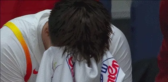 替代胡明轩, 赵睿激动哭