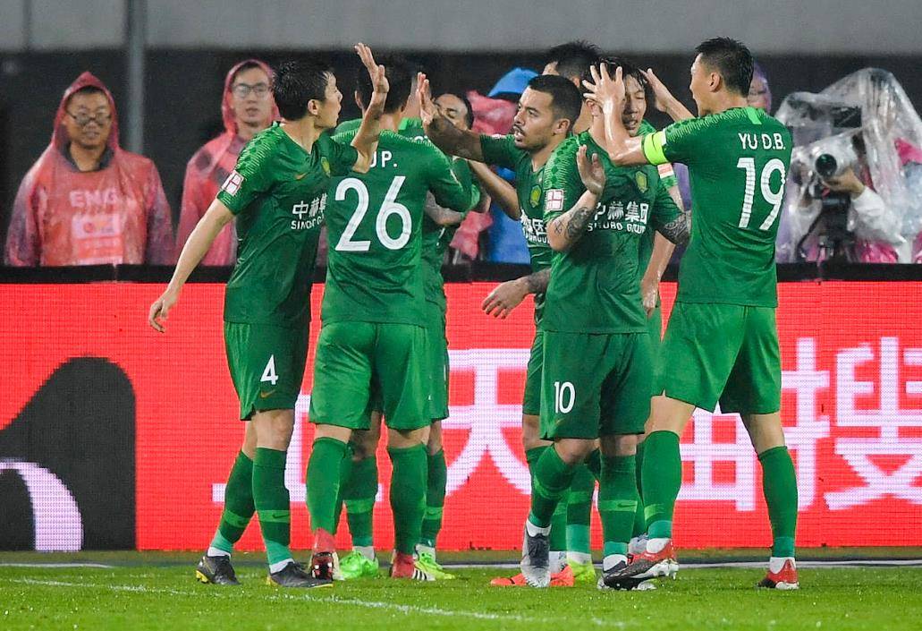 利执教期间, 邀请他与韦