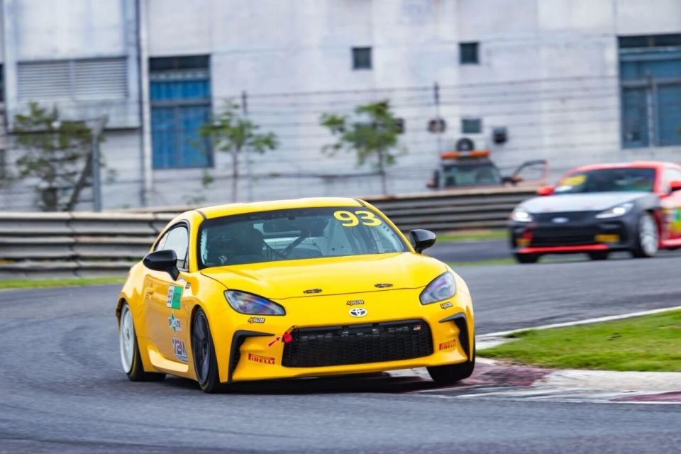 梁智浩, 训方面展现, 脚跟