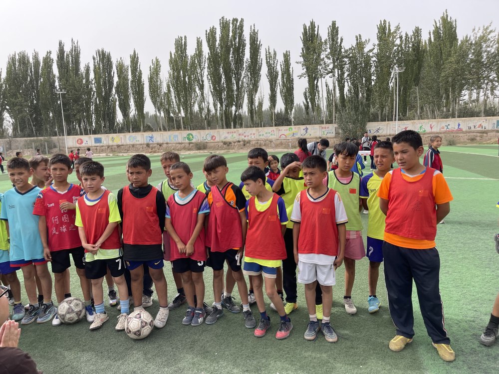 他们骑着毛, img