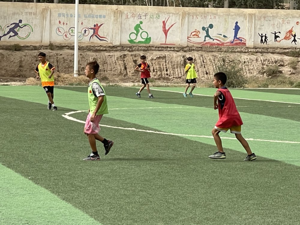 才现象全国, 乡村足球热, 的足球传统