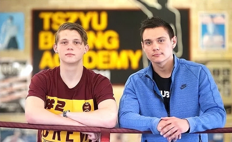 的鏖战中, 在家族荣耀, 击倒的方式